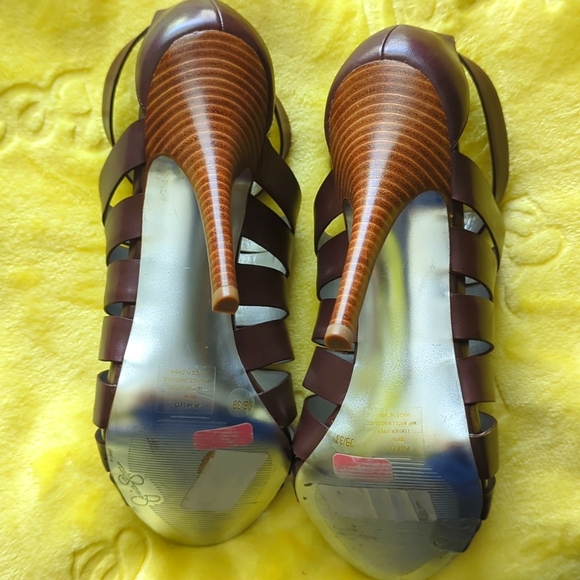 Jessica Simpson size 9 zip heels - Picture 2 of 3